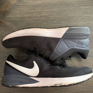 Nike Zoom Structure 22